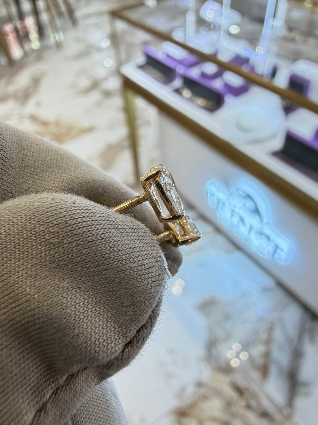 1.0cttw Pear Diamond Studs