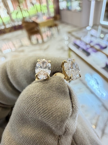1.05cttw Oval Diamond Studs